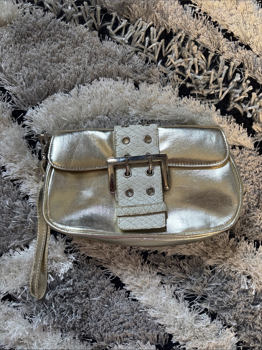 Metallic Silver Wristlet🌟✨